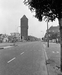 855938 Gezicht over de Amsterdamsestraatweg te Utrecht, van bij het Van Beuningenplein, naar het noorden, met links de ...